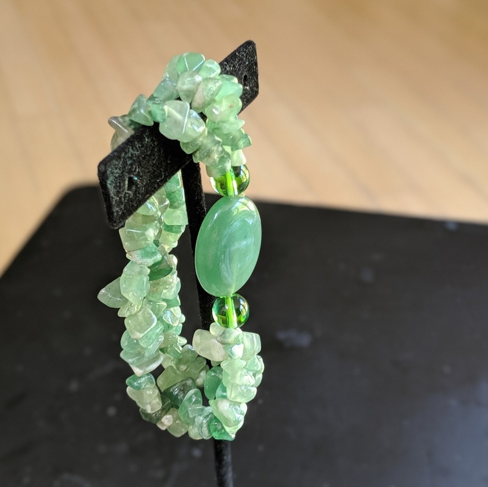 True Vintage Stretchy Green Stone Bracelet